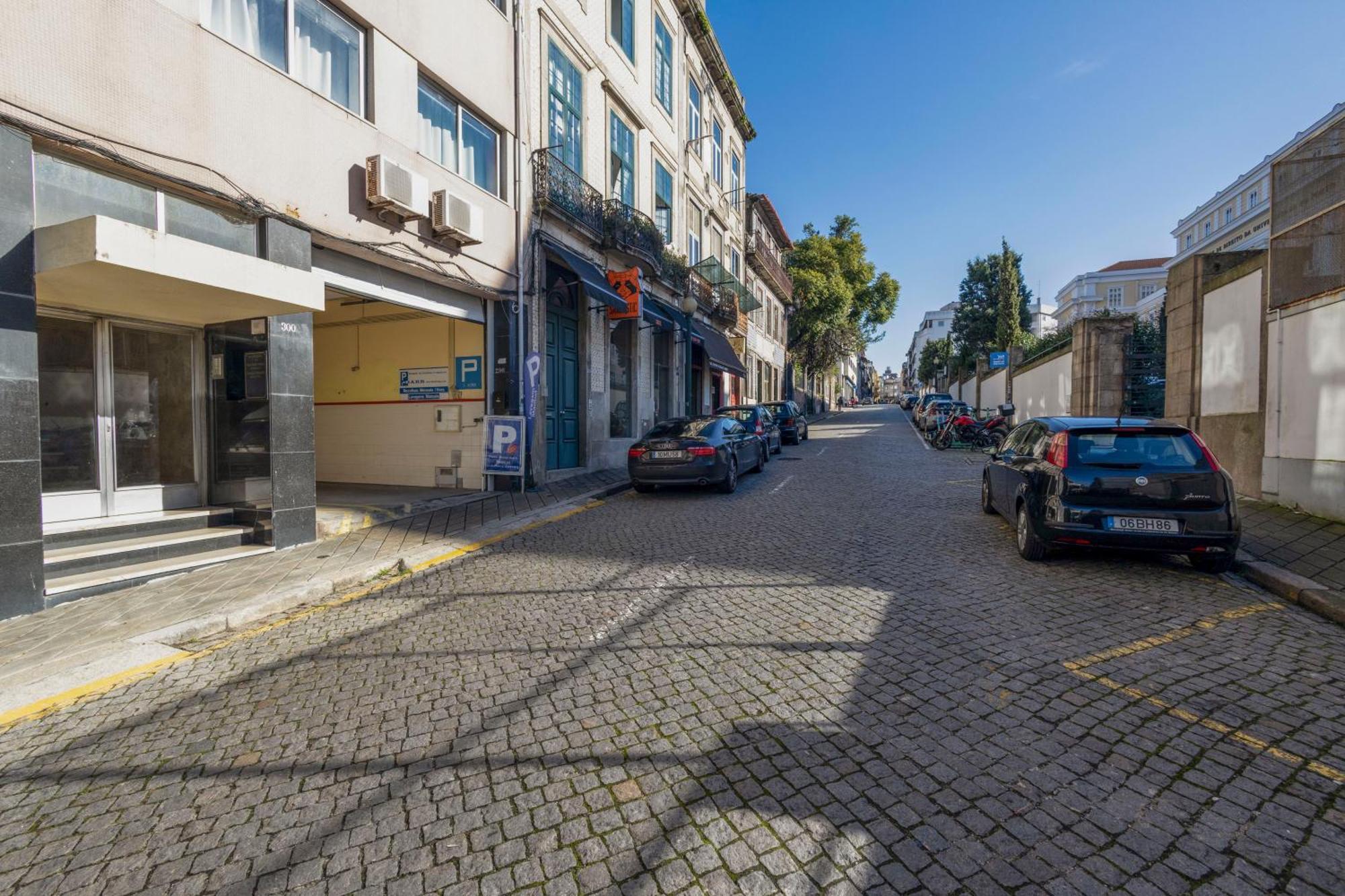 Travel & Live Bragas Porto